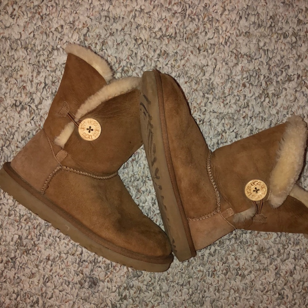 One button UGGS
